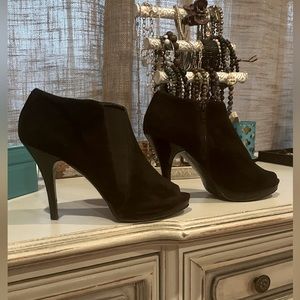 Woman’s suede open toe booties